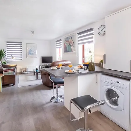 Fewster Way Central York Free Parking Apartment