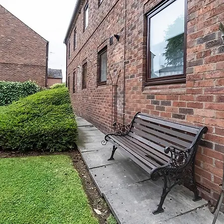 Fewster Way Central York Free Parking Apartment