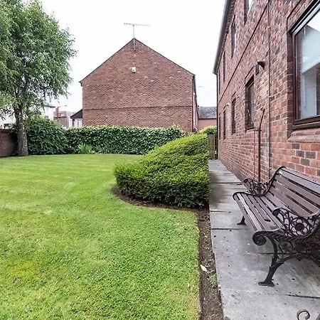 Fewster Way Central York Free Parking Apartment *